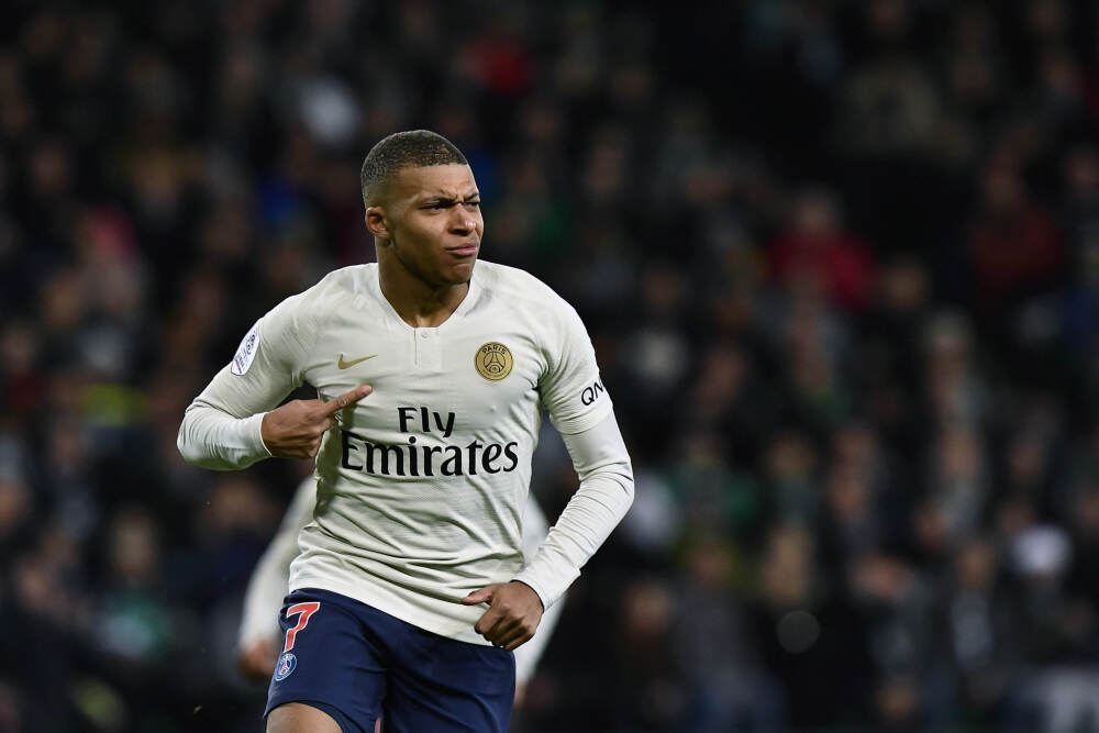 意甲中场中路球员身价榜：巴雷拉6000万欧居首，科内、小麦前三